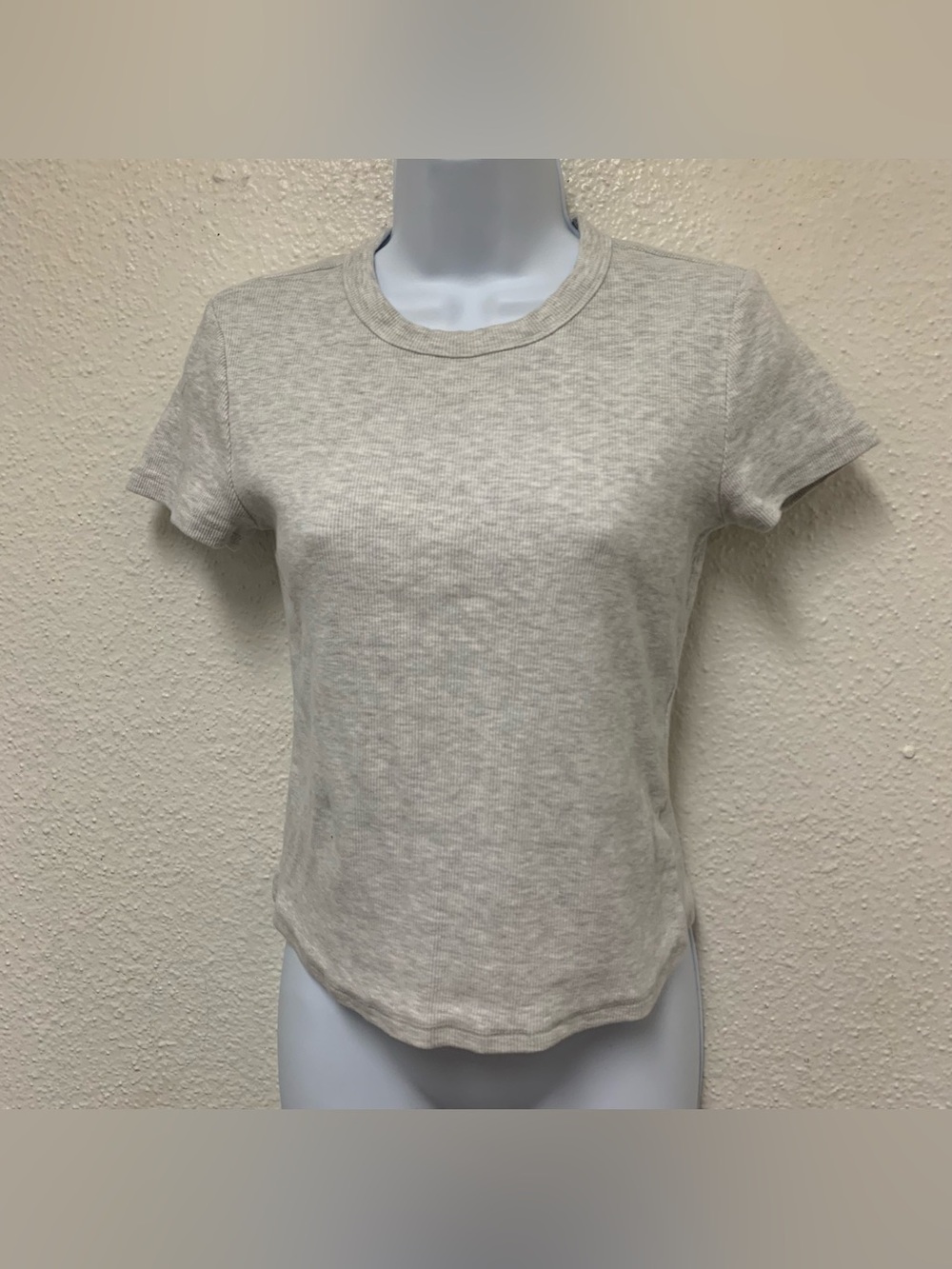Old Navy Womens Snug Ribbed Short Sleeve T-Shirt Gray Medium Cropped Top - Picture 1 of 7